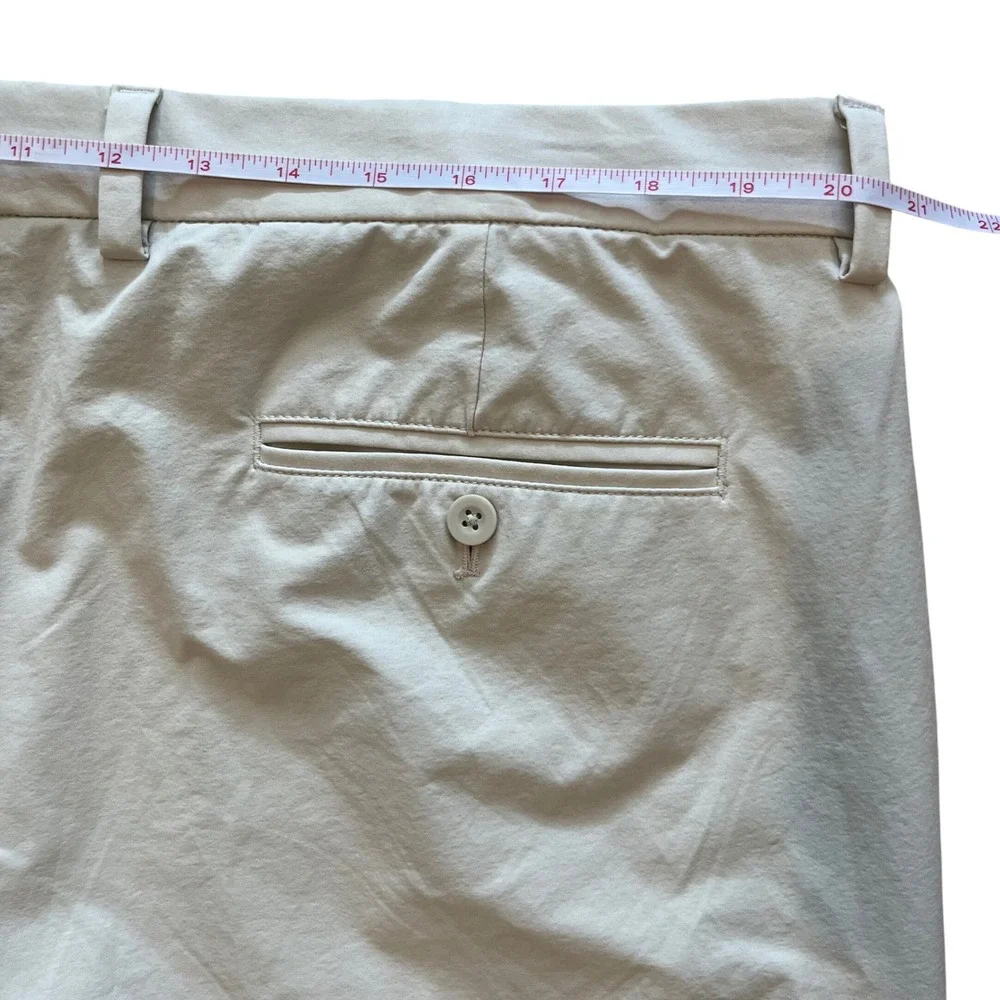 Vineyard Vines OTG On-The-Go Shorts Mens 40 Khaki Tan‎ Performance Stretch Golf